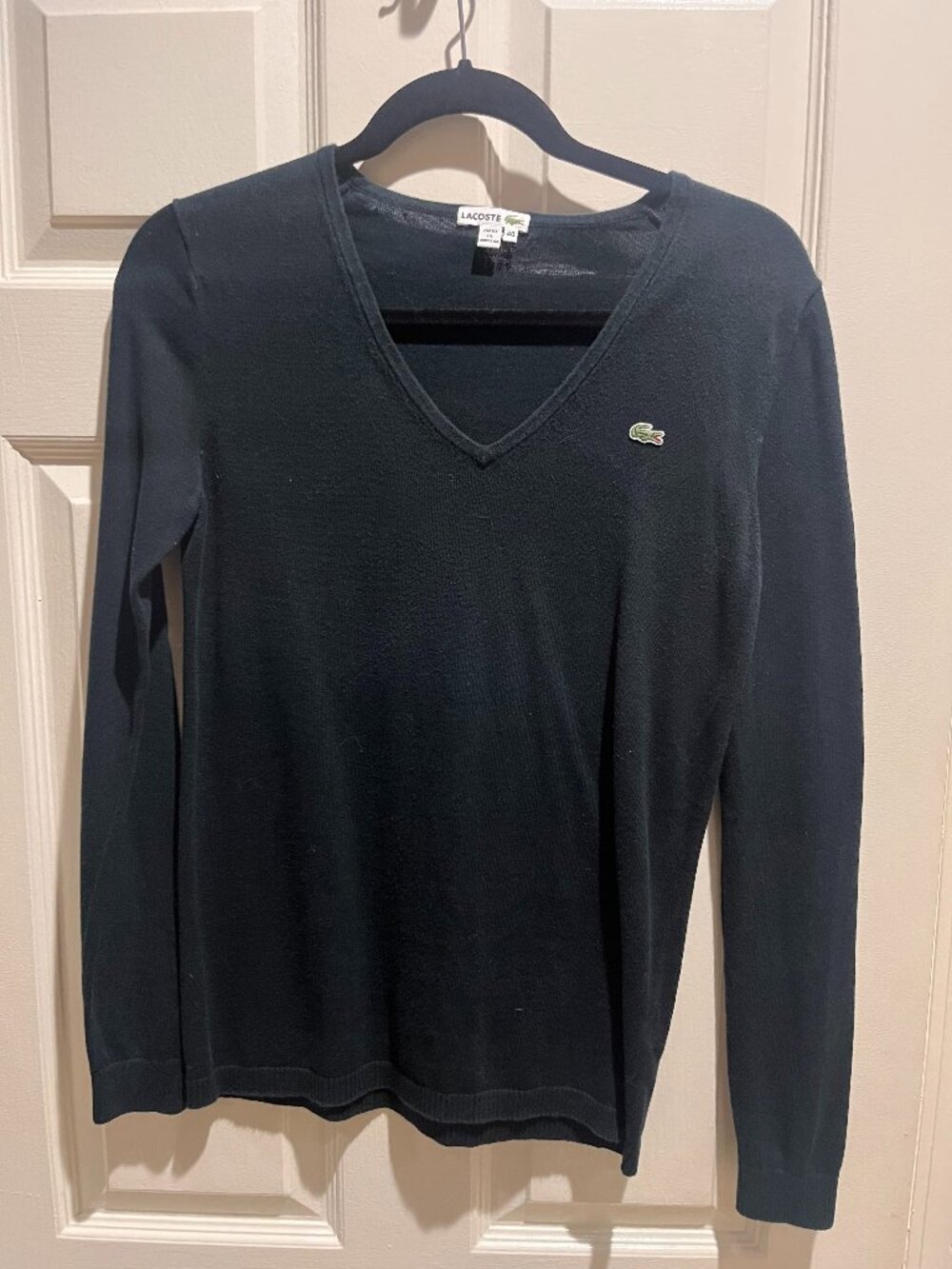 Lacoste black v-neck sweater in a M eu size 40